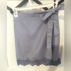 Wrap skirt, blue and white new without tags